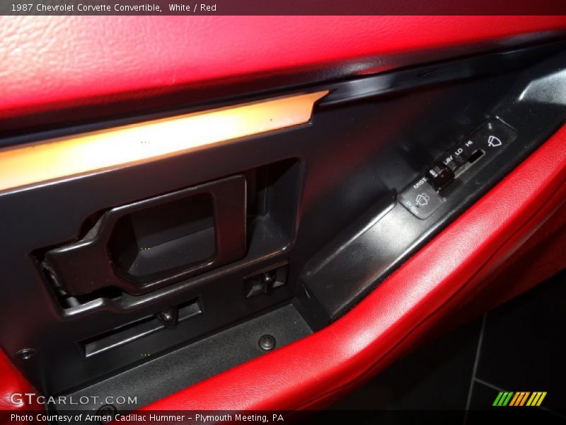 White / Red 1987 Chevrolet Corvette Convertible