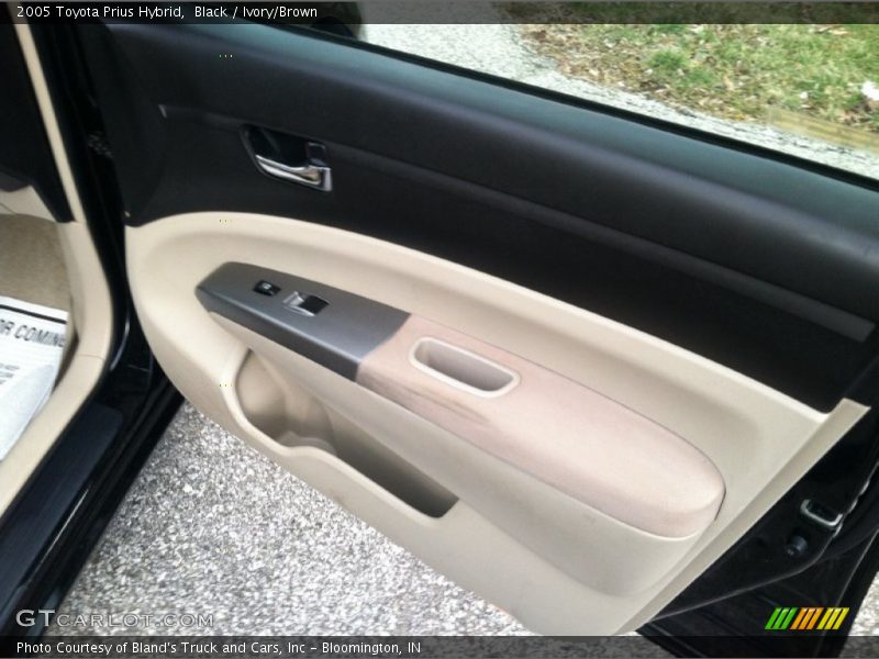 Black / Ivory/Brown 2005 Toyota Prius Hybrid