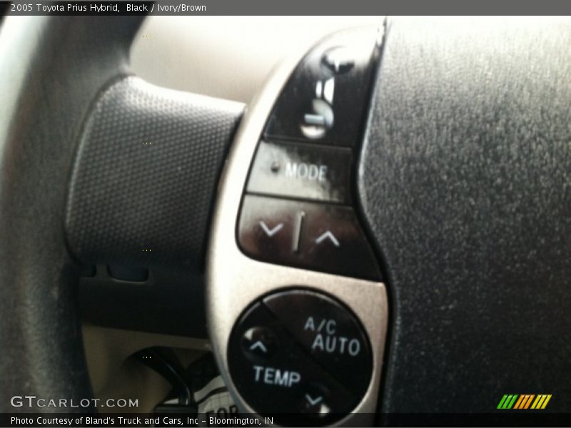 Controls of 2005 Prius Hybrid