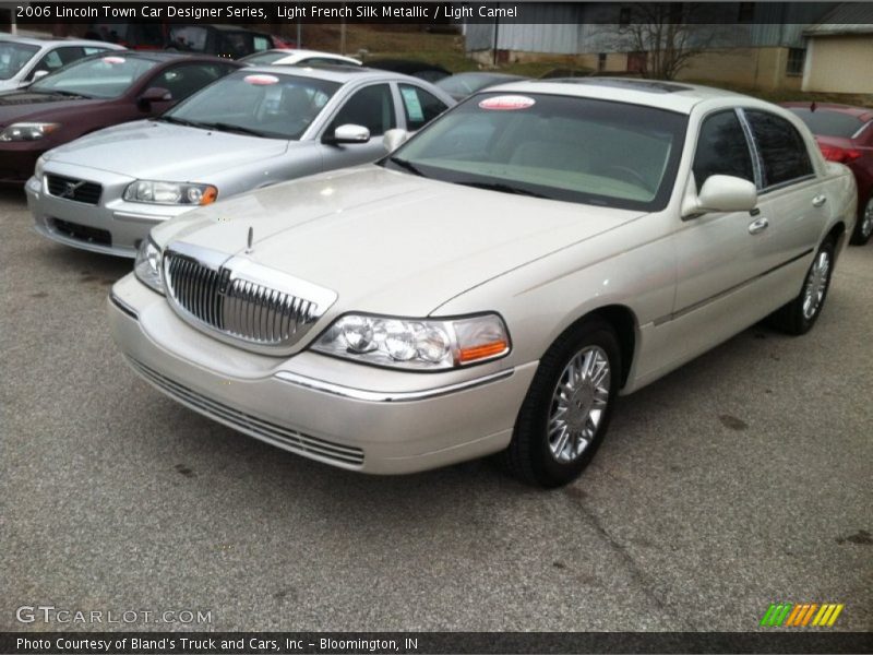Light French Silk Metallic / Light Camel 2006 Lincoln Town Car Designer Series