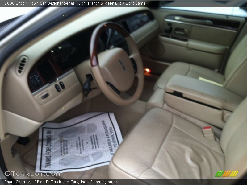 Light French Silk Metallic / Light Camel 2006 Lincoln Town Car Designer Series