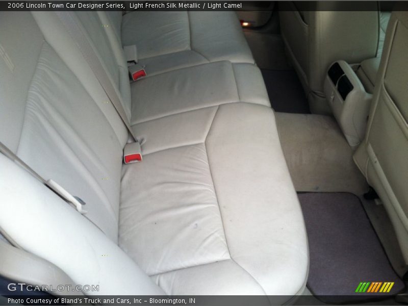 Light French Silk Metallic / Light Camel 2006 Lincoln Town Car Designer Series