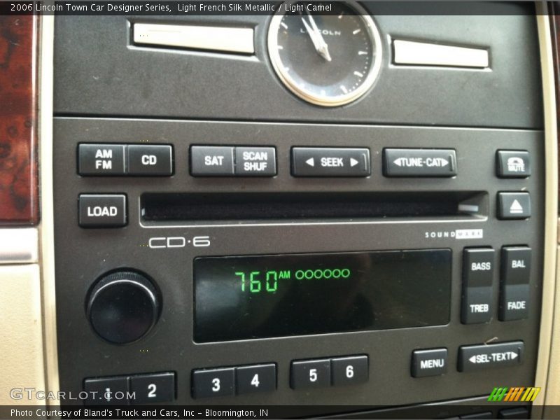 Light French Silk Metallic / Light Camel 2006 Lincoln Town Car Designer Series