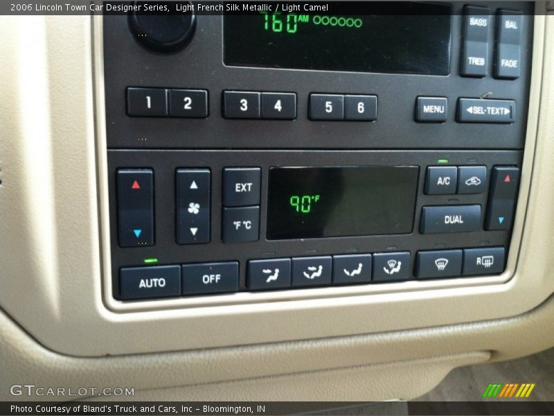 Light French Silk Metallic / Light Camel 2006 Lincoln Town Car Designer Series