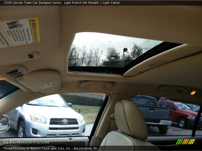 Light French Silk Metallic / Light Camel 2006 Lincoln Town Car Designer Series