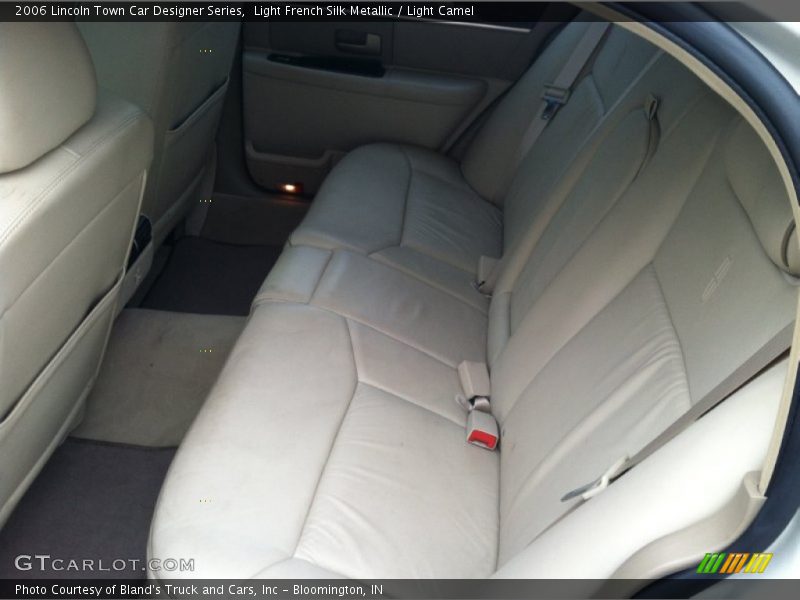 Light French Silk Metallic / Light Camel 2006 Lincoln Town Car Designer Series