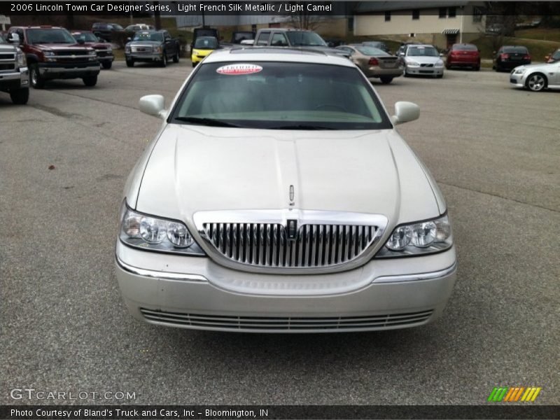 Light French Silk Metallic / Light Camel 2006 Lincoln Town Car Designer Series