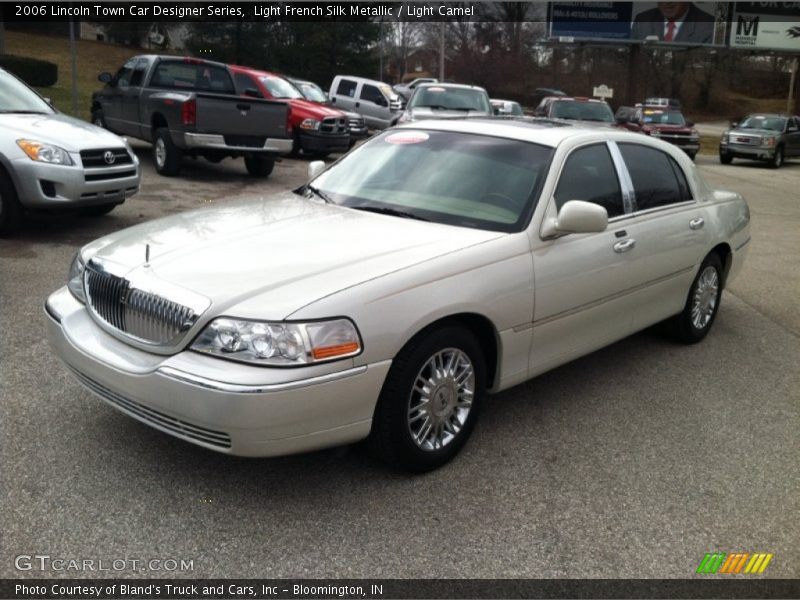 Light French Silk Metallic / Light Camel 2006 Lincoln Town Car Designer Series