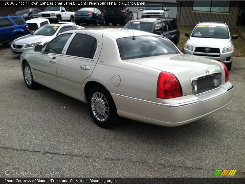 Light French Silk Metallic / Light Camel 2006 Lincoln Town Car Designer Series