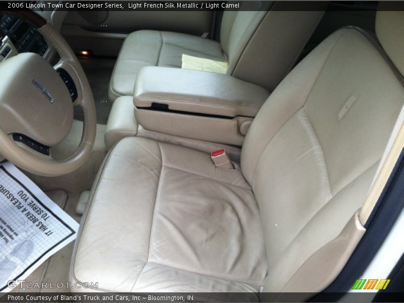 Light French Silk Metallic / Light Camel 2006 Lincoln Town Car Designer Series