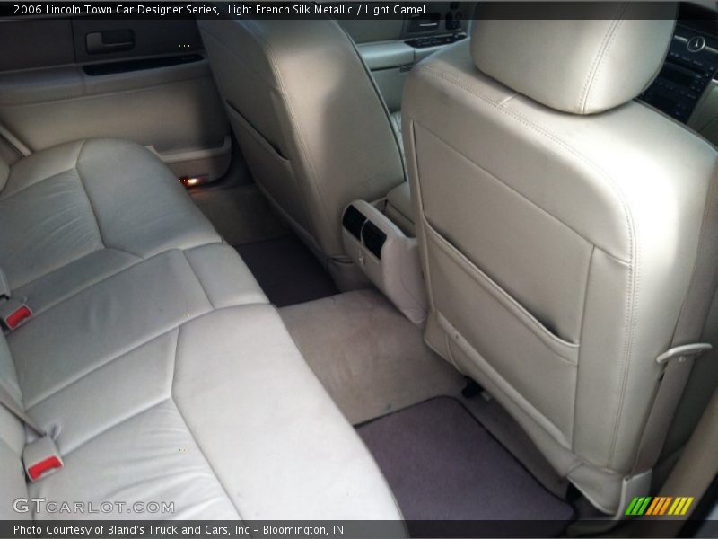 Light French Silk Metallic / Light Camel 2006 Lincoln Town Car Designer Series