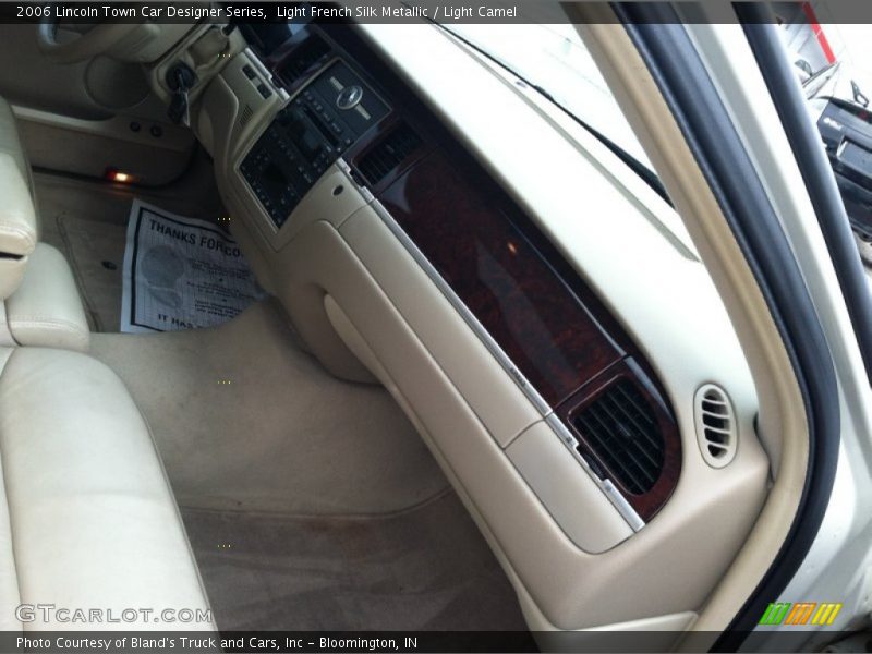 Light French Silk Metallic / Light Camel 2006 Lincoln Town Car Designer Series