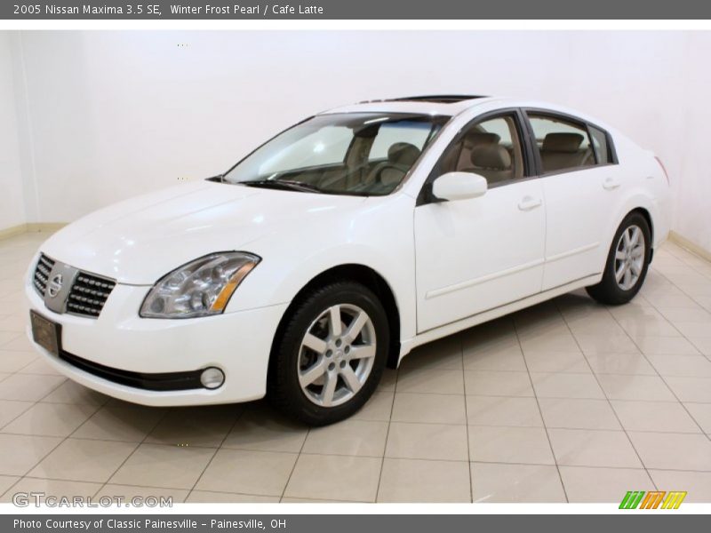Front 3/4 View of 2005 Maxima 3.5 SE