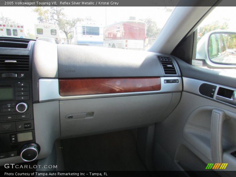Reflex Silver Metallic / Kristal Grey 2005 Volkswagen Touareg V8
