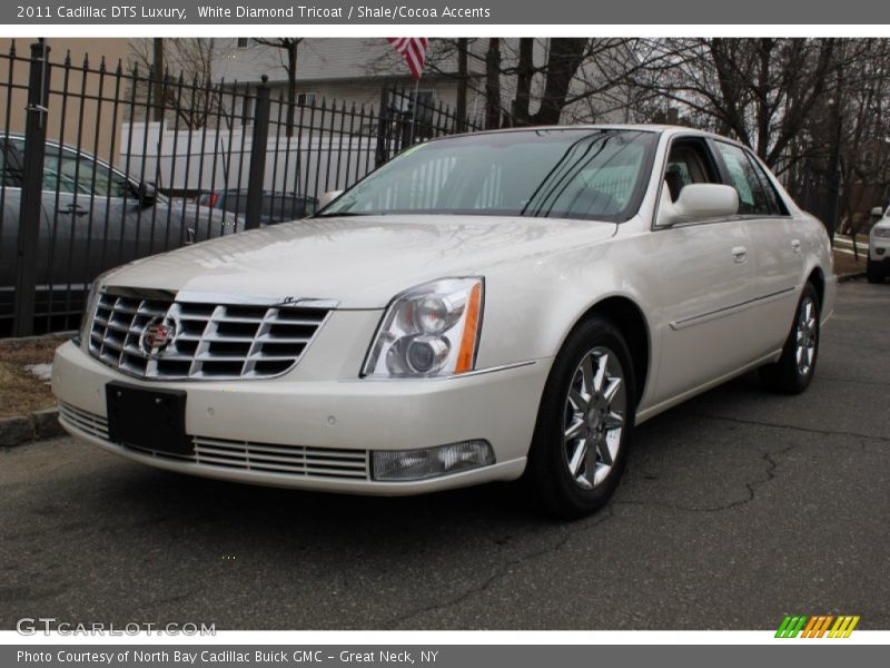 White Diamond Tricoat / Shale/Cocoa Accents 2011 Cadillac DTS Luxury