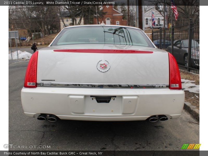 White Diamond Tricoat / Shale/Cocoa Accents 2011 Cadillac DTS Luxury