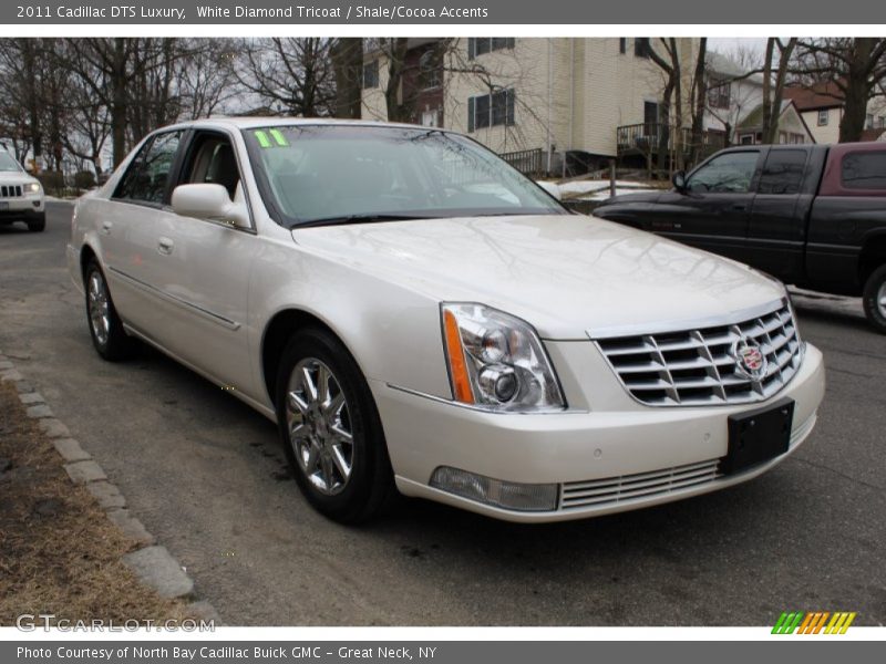 White Diamond Tricoat / Shale/Cocoa Accents 2011 Cadillac DTS Luxury