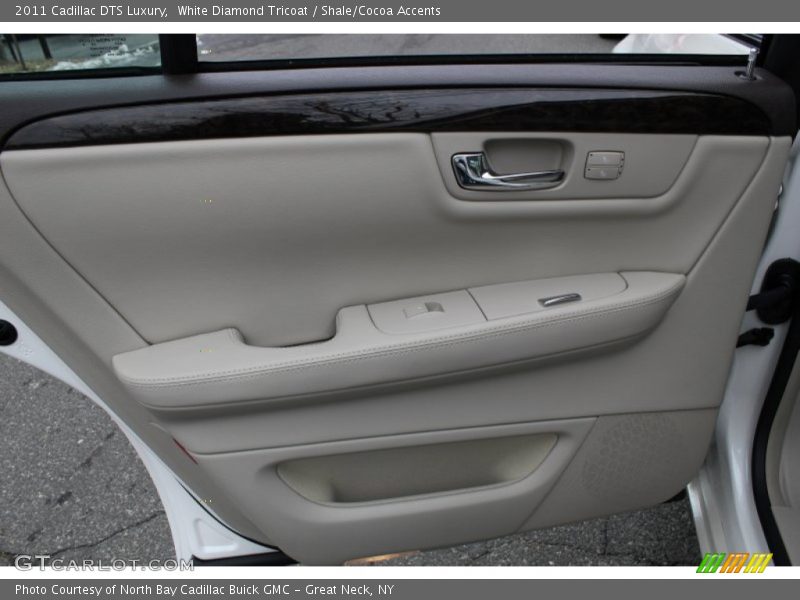 White Diamond Tricoat / Shale/Cocoa Accents 2011 Cadillac DTS Luxury
