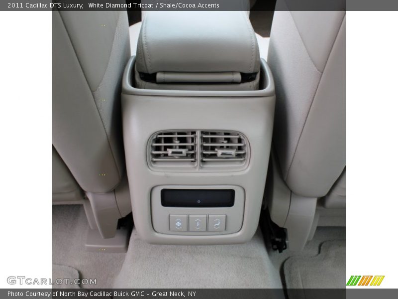 White Diamond Tricoat / Shale/Cocoa Accents 2011 Cadillac DTS Luxury