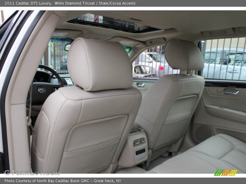 White Diamond Tricoat / Shale/Cocoa Accents 2011 Cadillac DTS Luxury