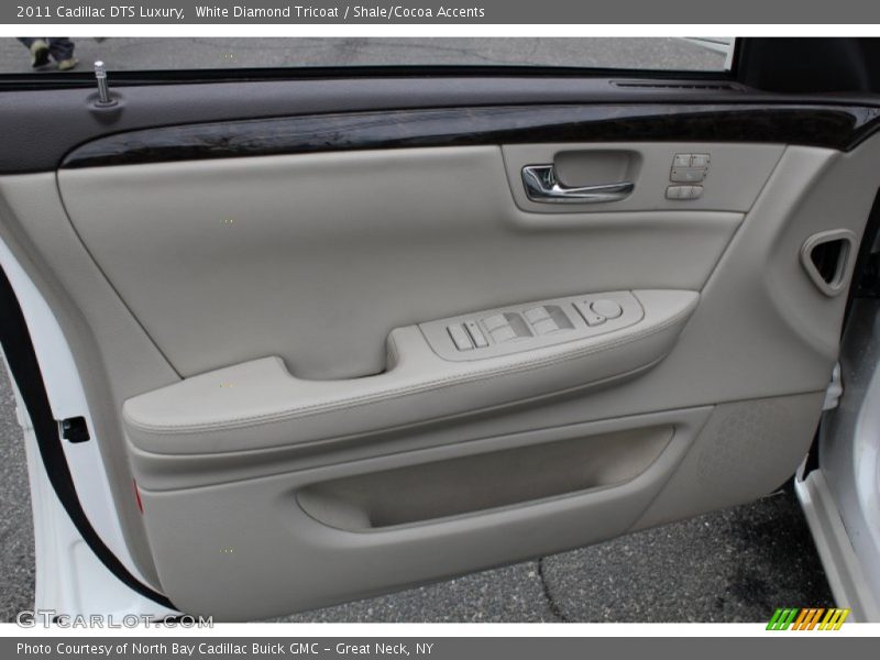 White Diamond Tricoat / Shale/Cocoa Accents 2011 Cadillac DTS Luxury