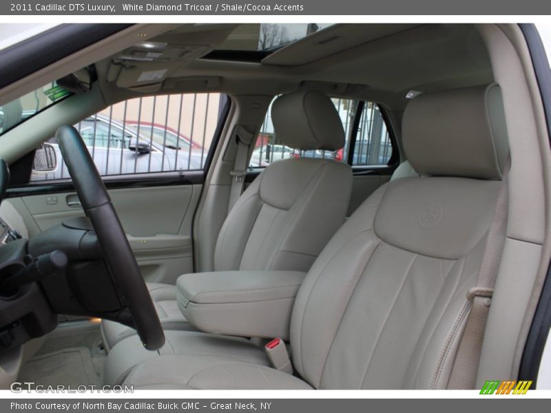 White Diamond Tricoat / Shale/Cocoa Accents 2011 Cadillac DTS Luxury
