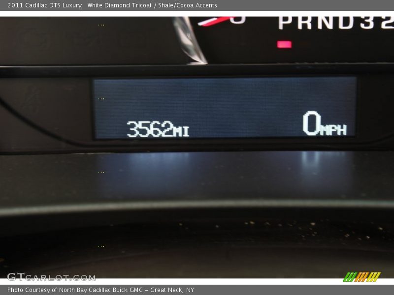 White Diamond Tricoat / Shale/Cocoa Accents 2011 Cadillac DTS Luxury