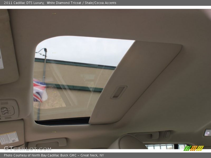 White Diamond Tricoat / Shale/Cocoa Accents 2011 Cadillac DTS Luxury