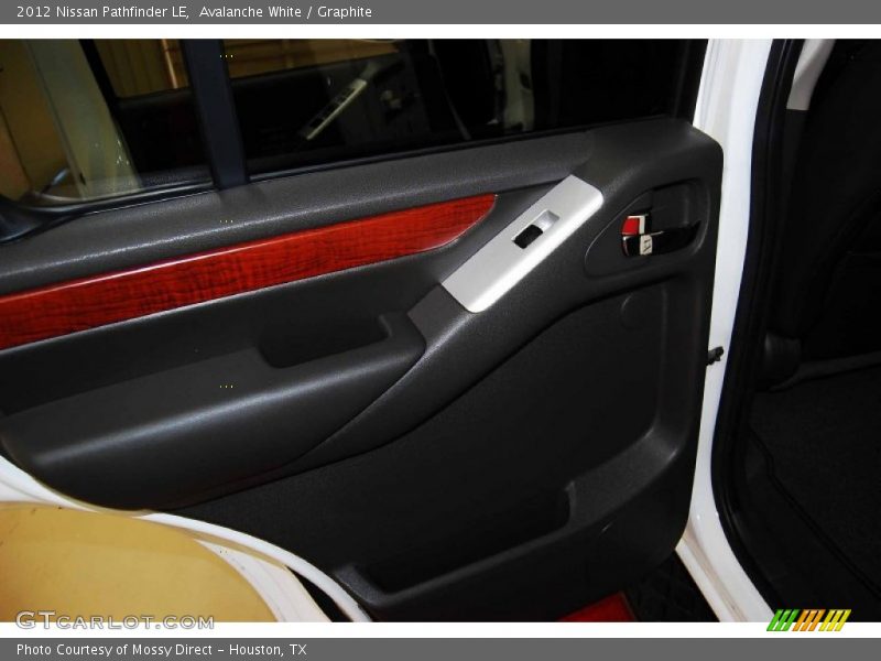 Avalanche White / Graphite 2012 Nissan Pathfinder LE