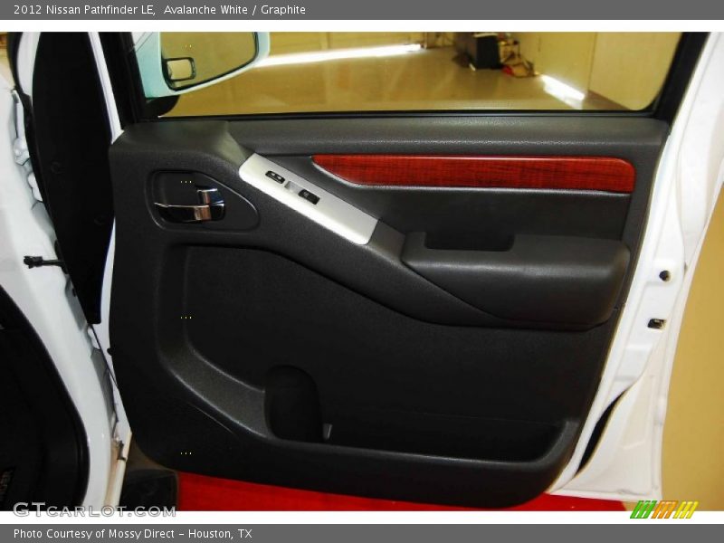 Avalanche White / Graphite 2012 Nissan Pathfinder LE