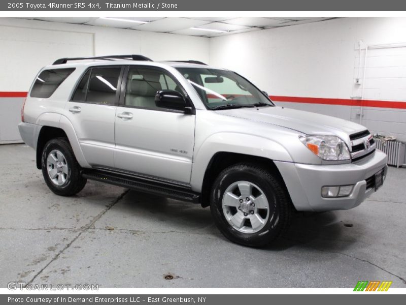 Front 3/4 View of 2005 4Runner SR5 4x4