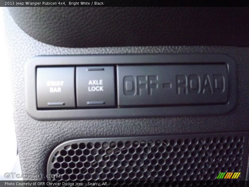 Bright White / Black 2013 Jeep Wrangler Rubicon 4x4