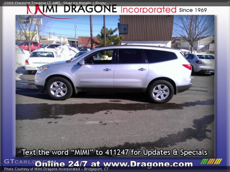 Silver Ice Metallic / Ebony 2009 Chevrolet Traverse LT AWD