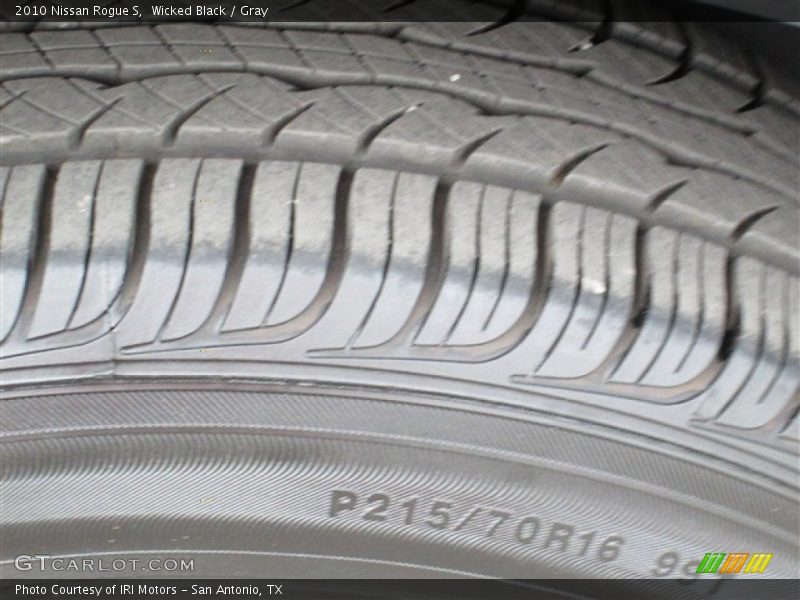 Wicked Black / Gray 2010 Nissan Rogue S