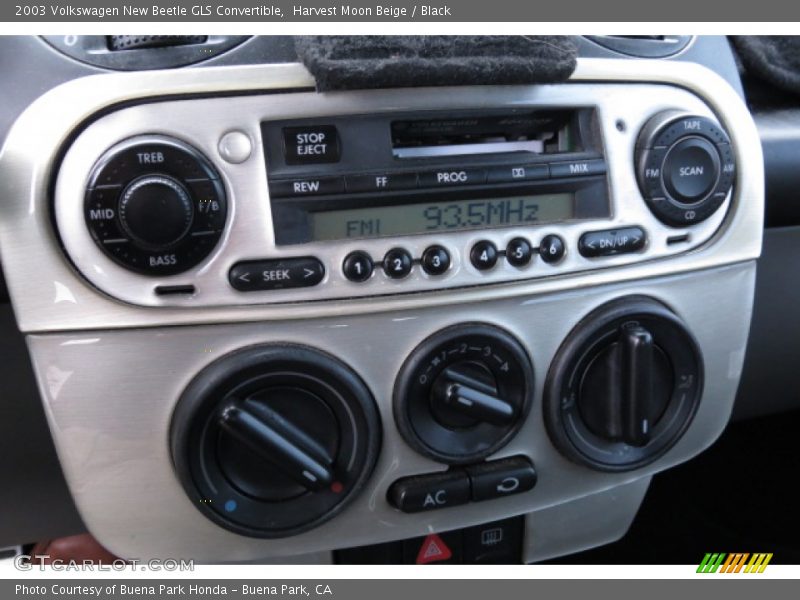 Harvest Moon Beige / Black 2003 Volkswagen New Beetle GLS Convertible