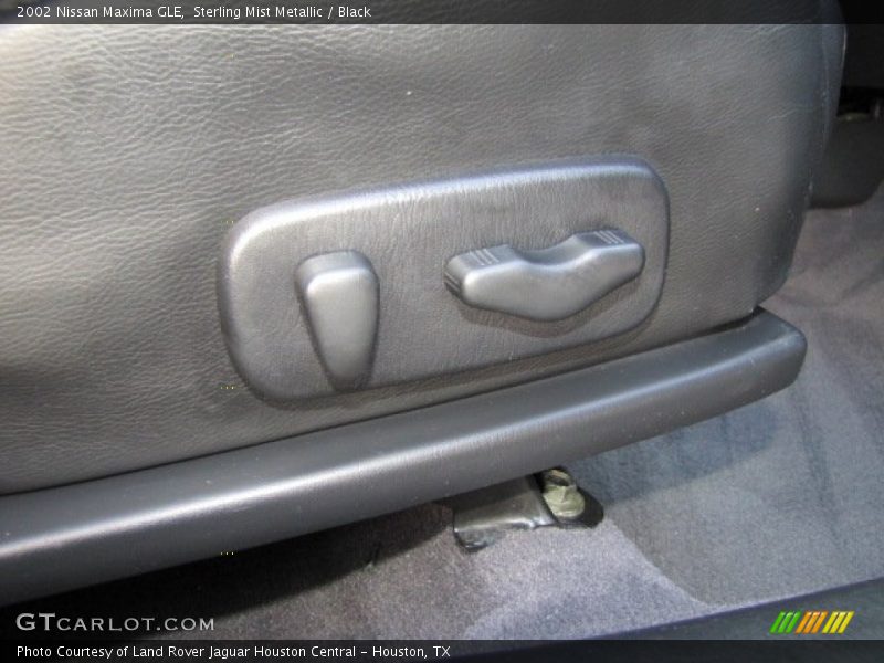 Sterling Mist Metallic / Black 2002 Nissan Maxima GLE
