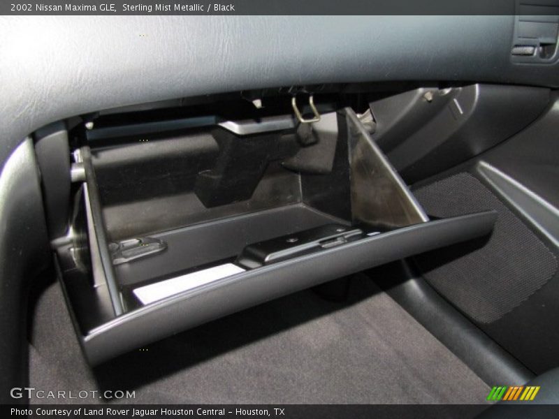 Sterling Mist Metallic / Black 2002 Nissan Maxima GLE