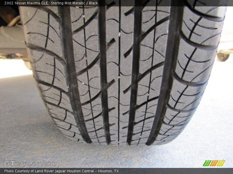 Sterling Mist Metallic / Black 2002 Nissan Maxima GLE