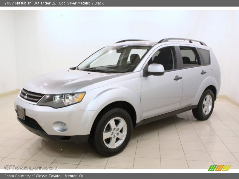 Front 3/4 View of 2007 Outlander LS