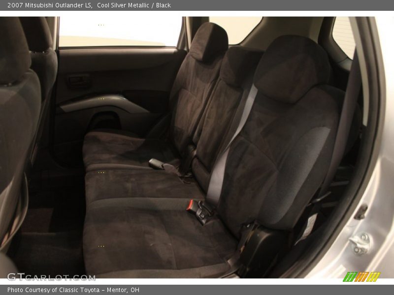Cool Silver Metallic / Black 2007 Mitsubishi Outlander LS
