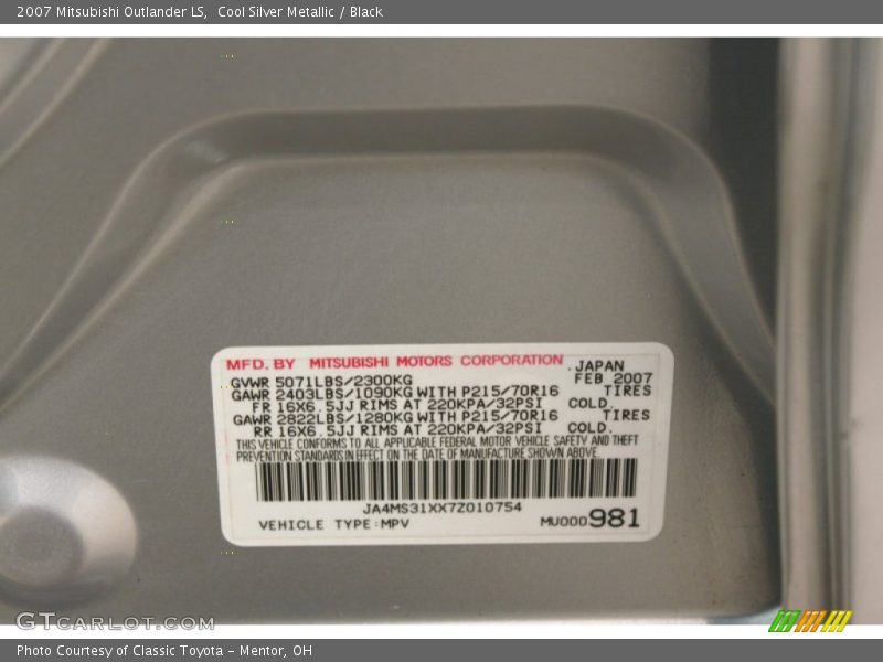 Cool Silver Metallic / Black 2007 Mitsubishi Outlander LS