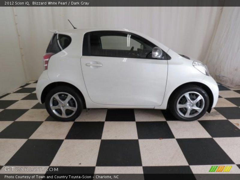 Blizzard White Pearl / Dark Gray 2012 Scion iQ