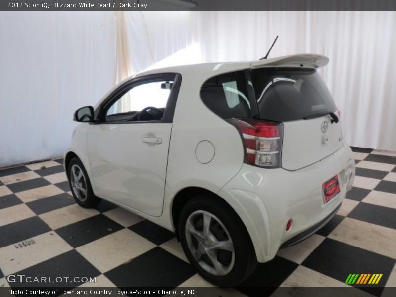 Blizzard White Pearl / Dark Gray 2012 Scion iQ