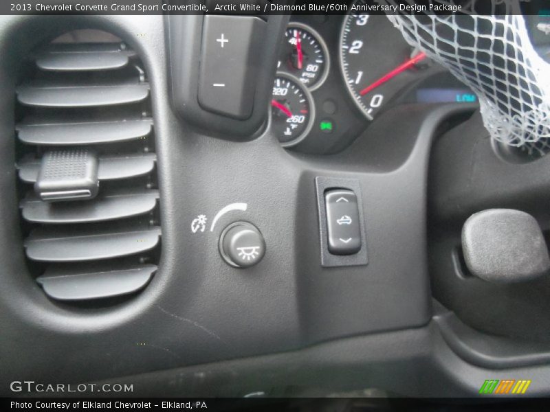 Arctic White / Diamond Blue/60th Anniversary Design Package 2013 Chevrolet Corvette Grand Sport Convertible