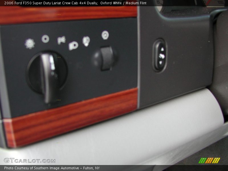 Oxford White / Medium Flint 2006 Ford F350 Super Duty Lariat Crew Cab 4x4 Dually