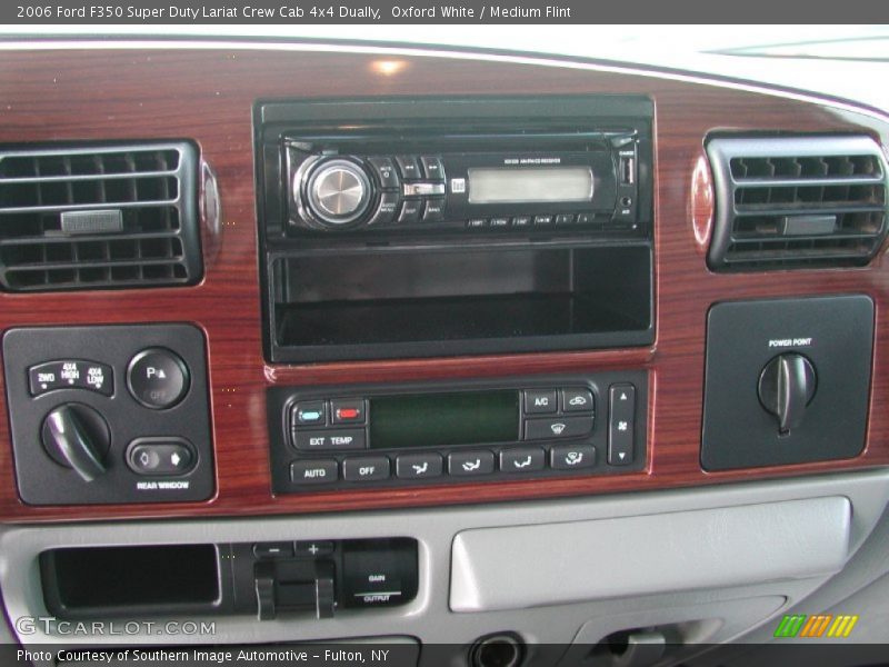 Controls of 2006 F350 Super Duty Lariat Crew Cab 4x4 Dually
