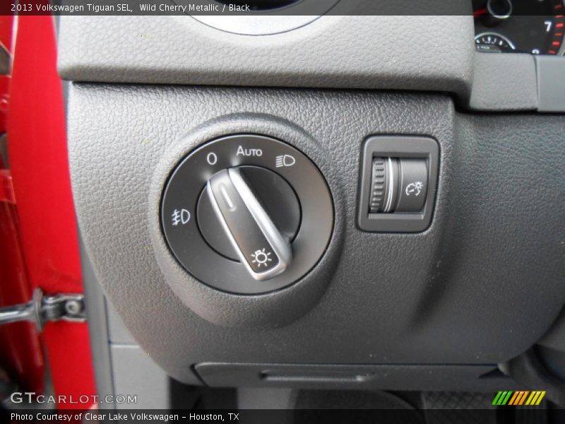 Wild Cherry Metallic / Black 2013 Volkswagen Tiguan SEL