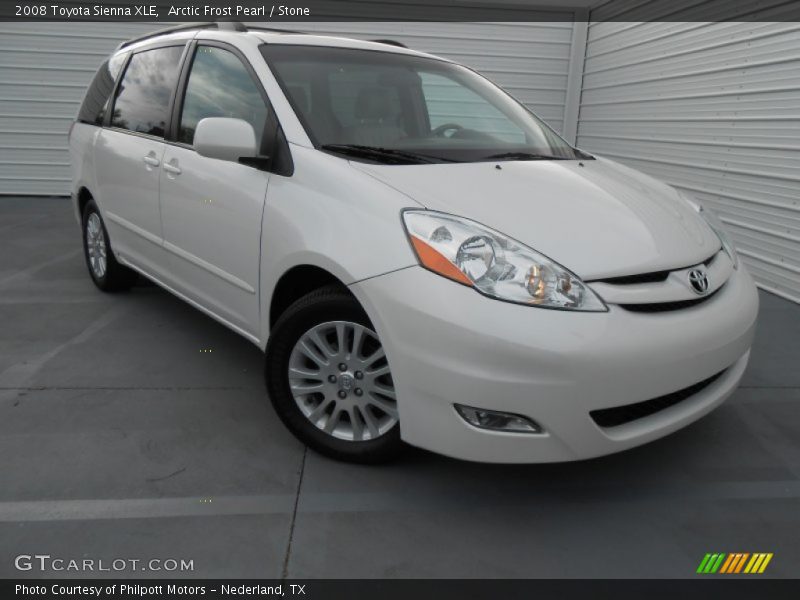 Front 3/4 View of 2008 Sienna XLE