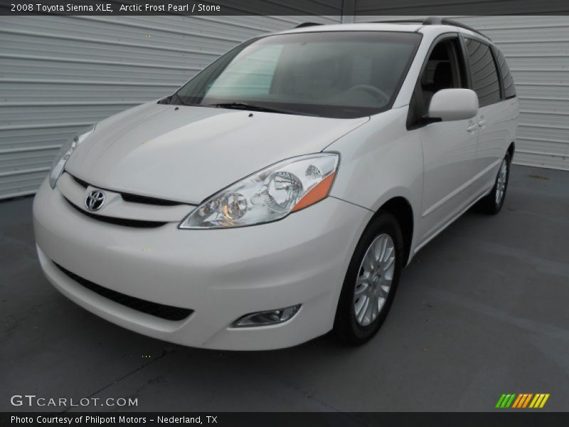 Front 3/4 View of 2008 Sienna XLE