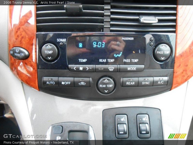 Controls of 2008 Sienna XLE